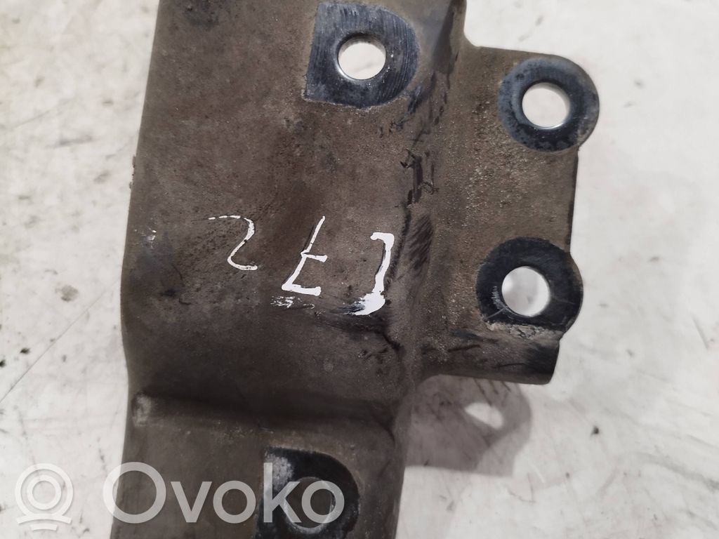 Engine mounting bracket   U216