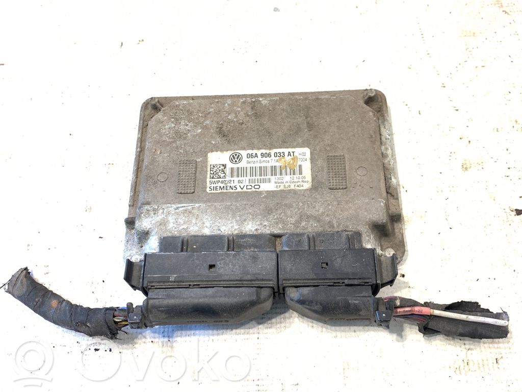 Volkswagen PASSAT B6 Engine control unit/module 