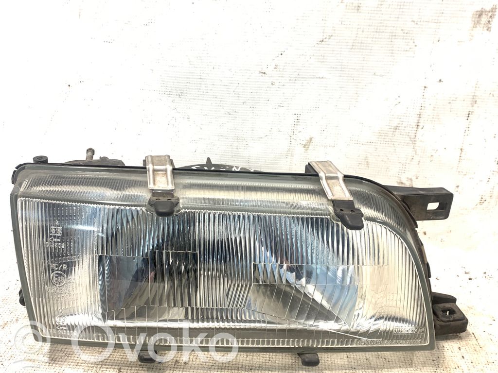 Nissan Sunny Lampa przednia 