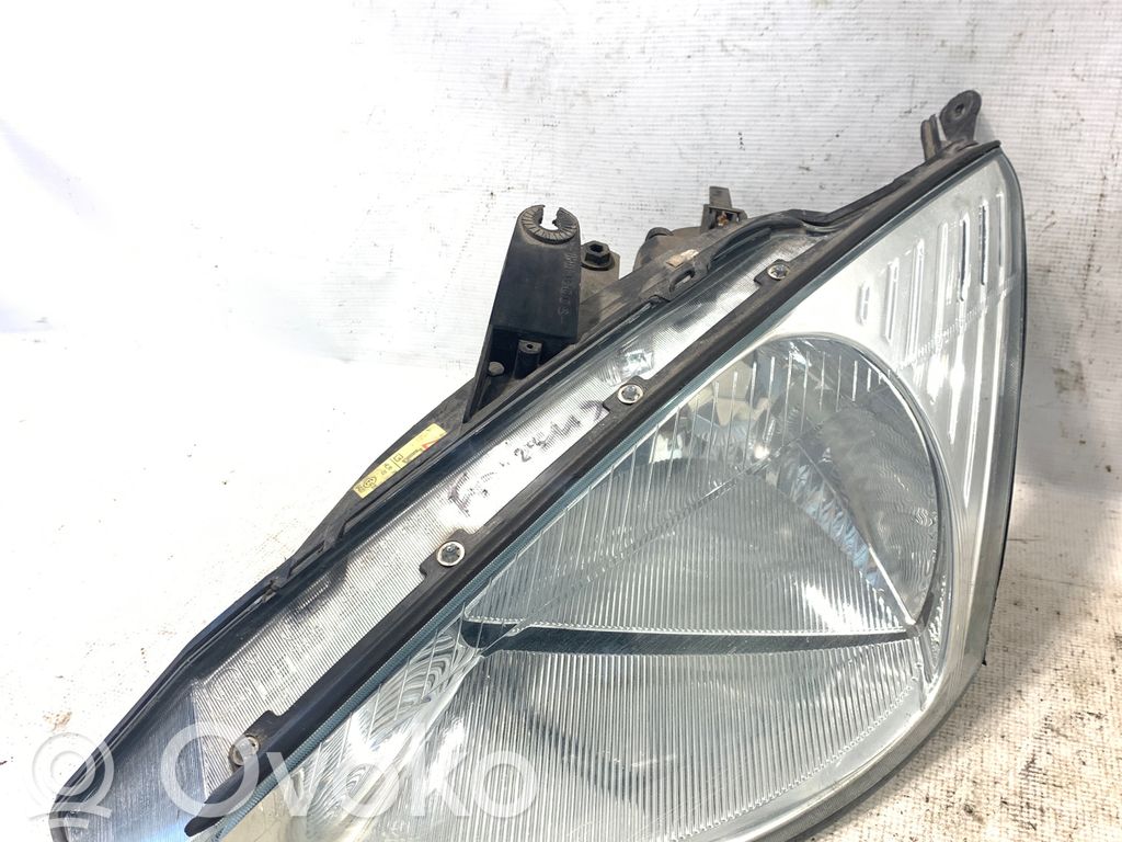 Ford Focus Headlight/headlamp 
