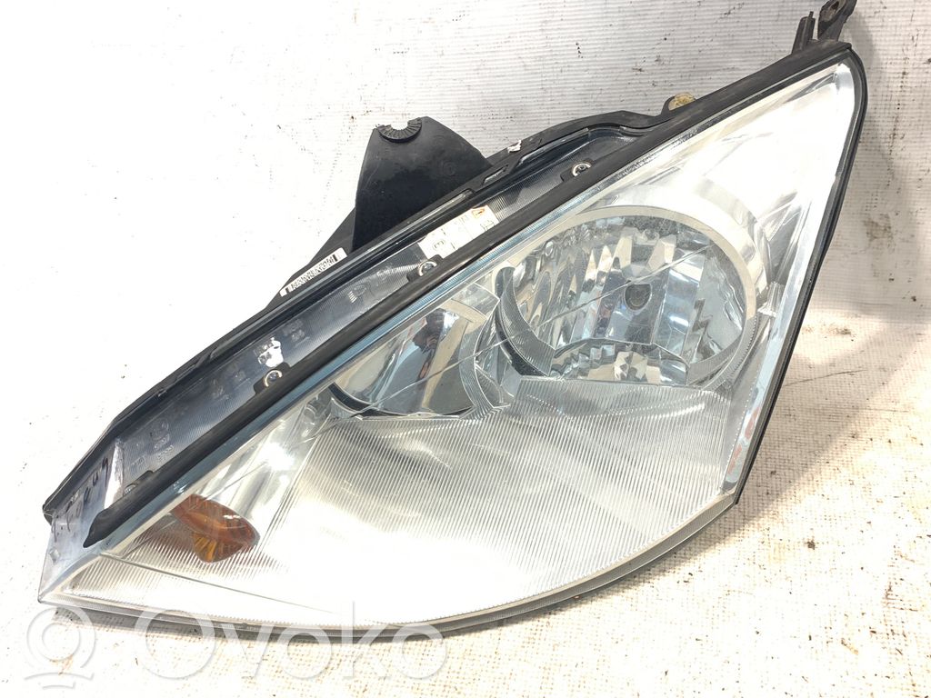 Ford Focus Headlight/headlamp 