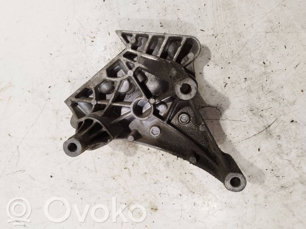 Audi A3 S3 A3 Sportback 8P Engine mounting bracket 