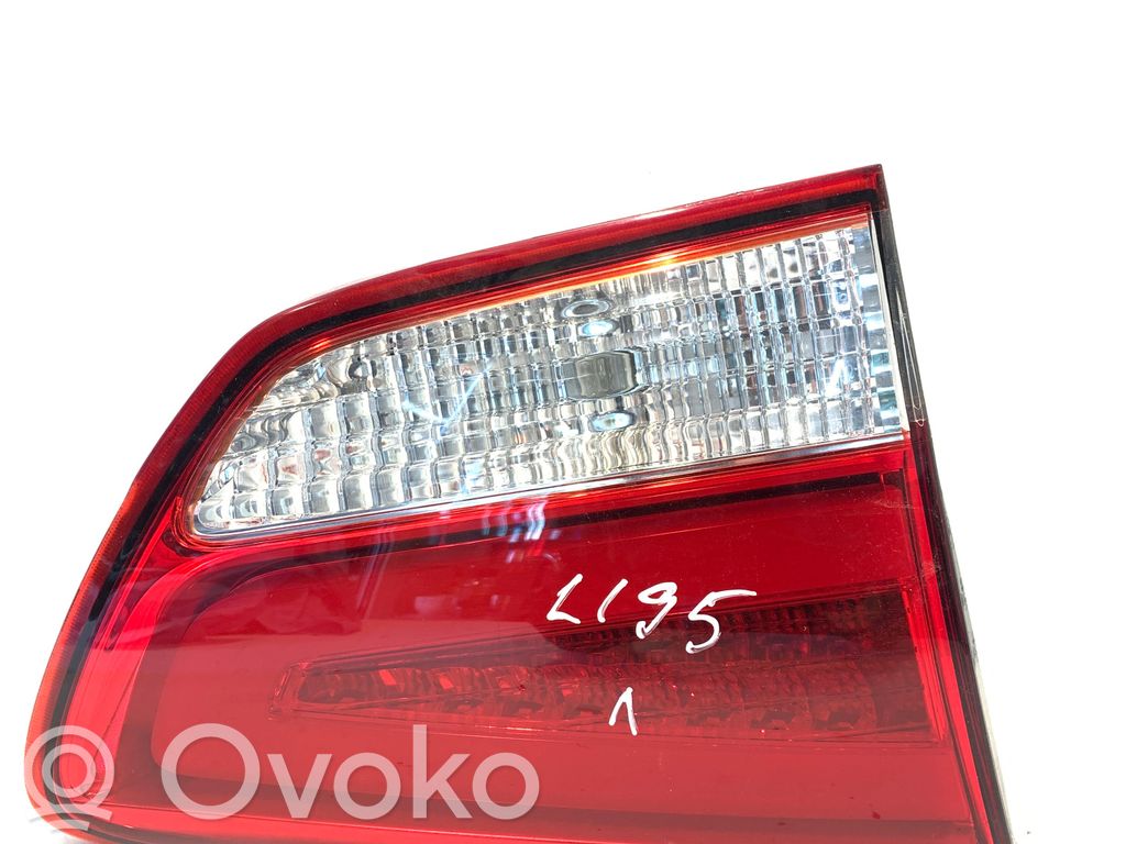 KIA Carens III Takaluukun takavalot 