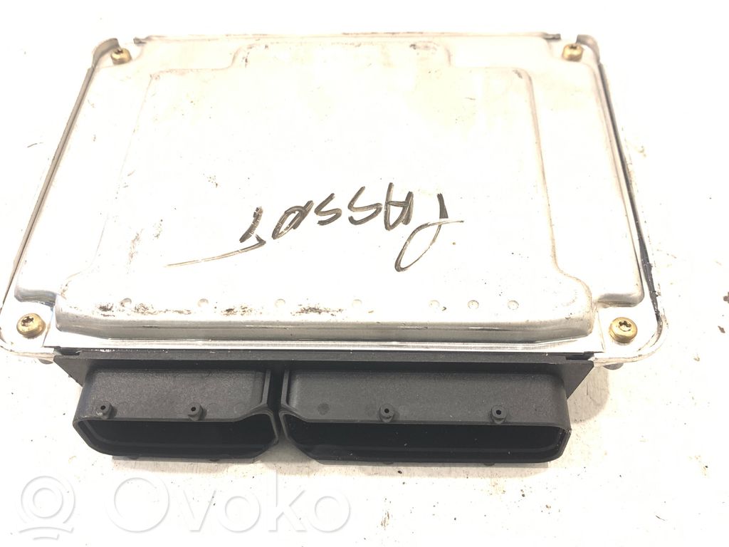 Volkswagen PASSAT B5 Engine control unit/module 