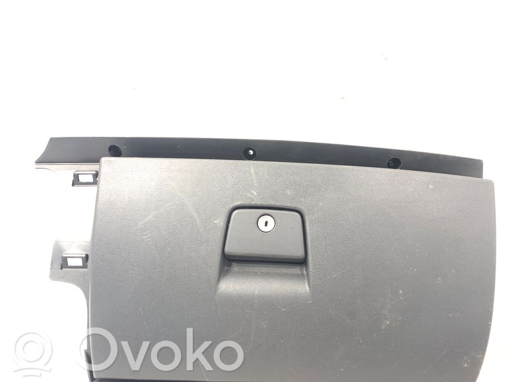 Volvo V50 Daiktadėžė 