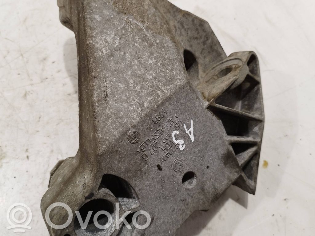 Audi A3 S3 8P Engine mounting bracket 