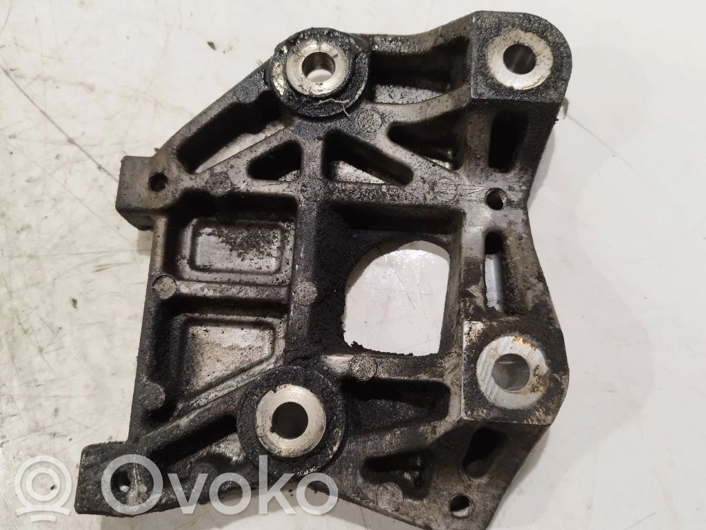 Mazda 6 Engine mounting bracket 