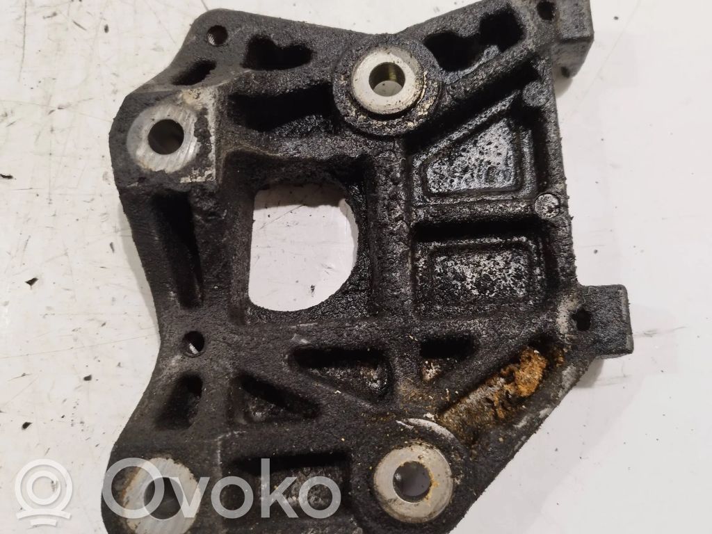 Mazda 6 Engine mounting bracket 