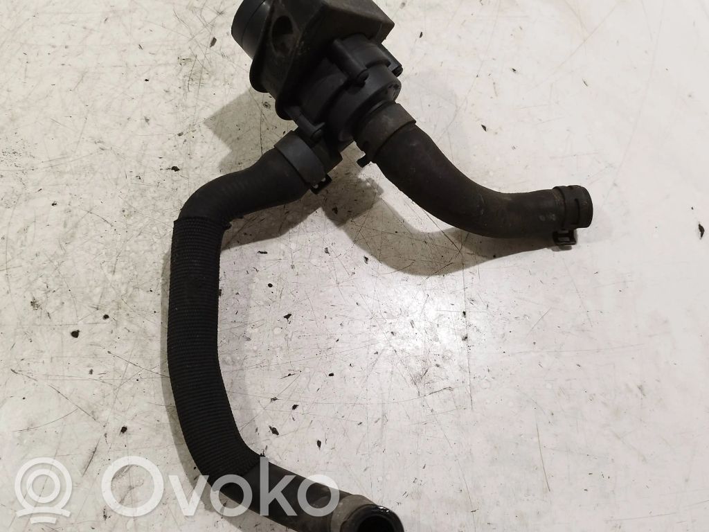 Audi A4 S4 B8 8K Pompa cyrkulacji / obiegu wody 