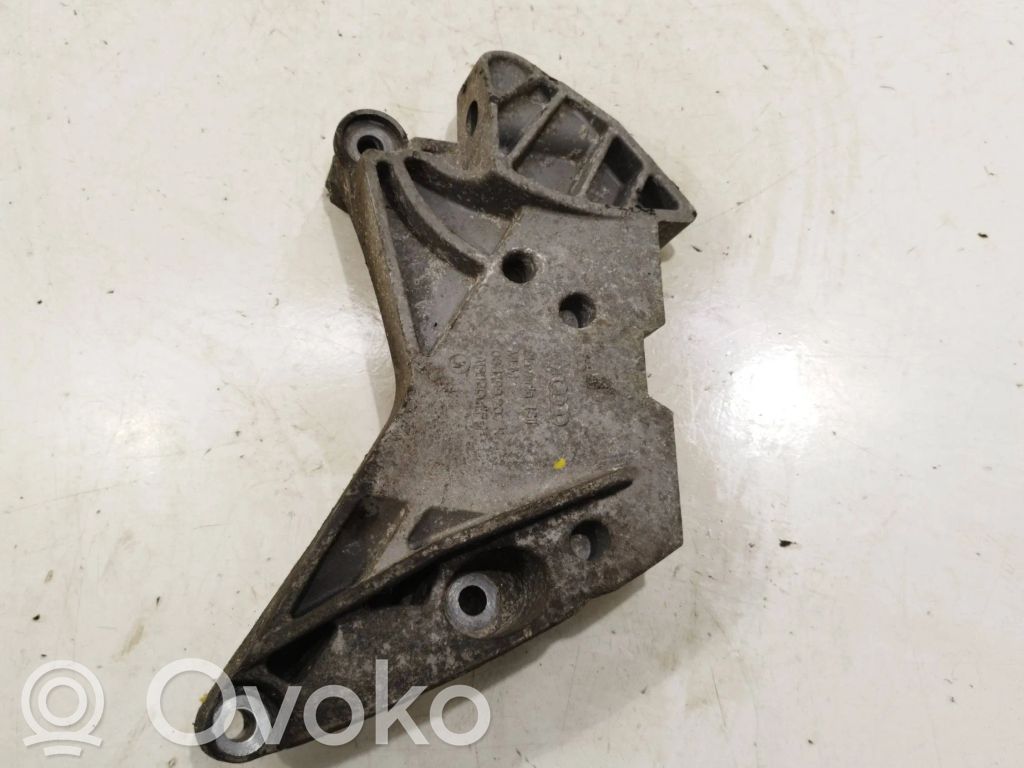 Skoda Octavia Mk2 (1Z) Engine mounting bracket 