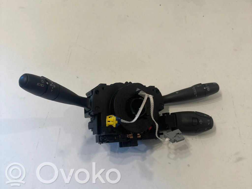 Peugeot 308 SW  Wiper turn signal indicator stalk/switch 