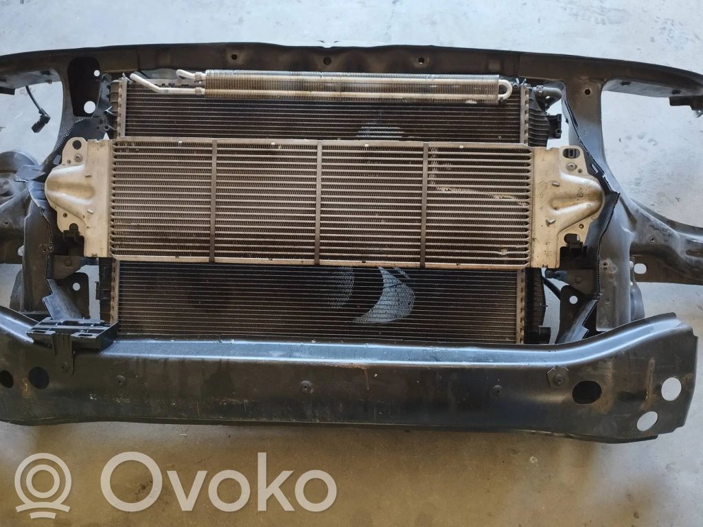 Volkswagen Transporter - Caravelle T5 Pas przedni 