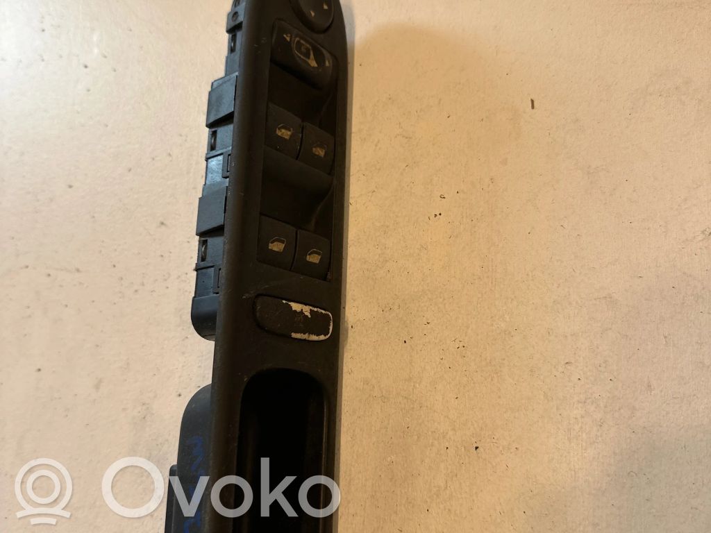 Peugeot 307 Electric window control switch 