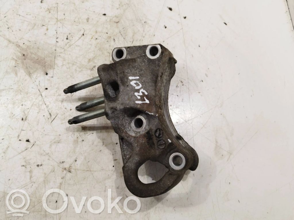 Ford Fiesta Engine mounting bracket 