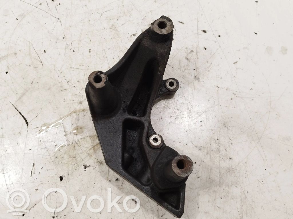 Dodge Avenger Engine mounting bracket 