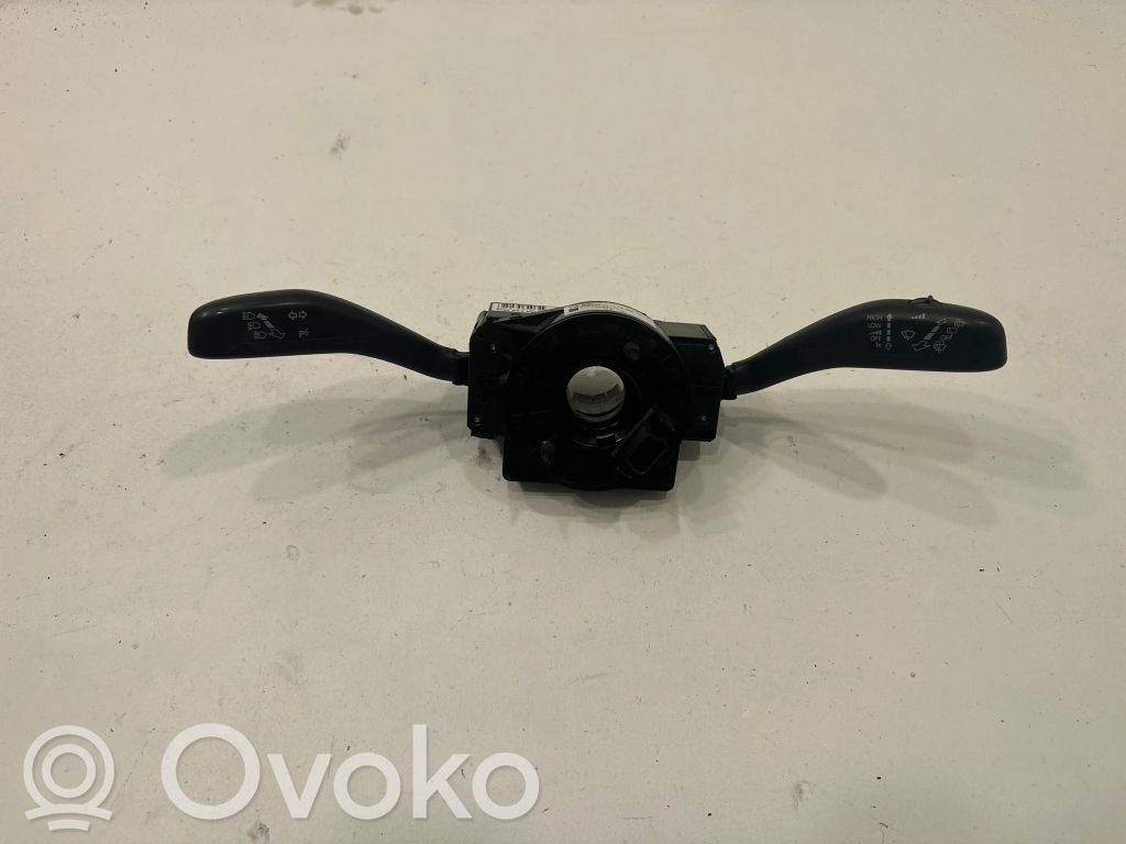 Skoda Fabia Mk2 (5J) Bloc semnalizator și ștergător parbriz 