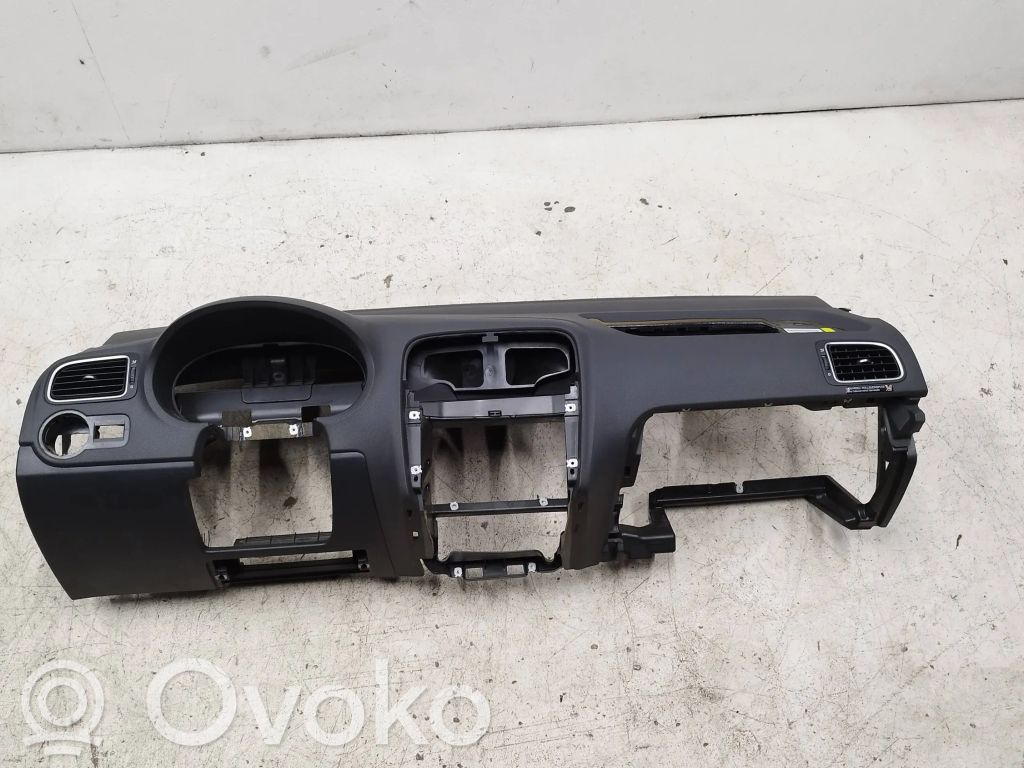 Volkswagen Polo V 6R Deska rozdzielcza 