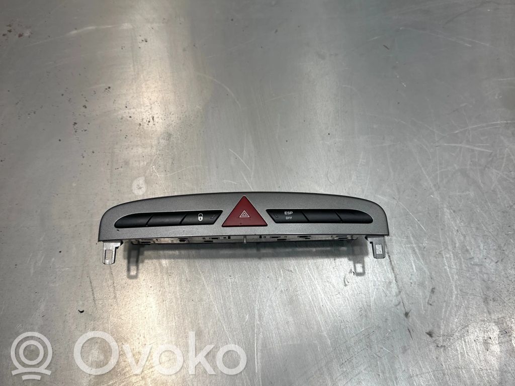 Peugeot 308 Avārijas lukturu slēdzis 