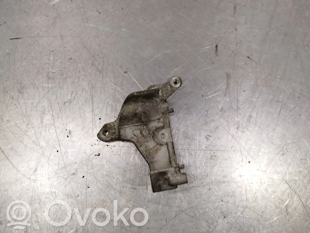 Volvo V50 Soporte de apoyo del filtro de combustible 