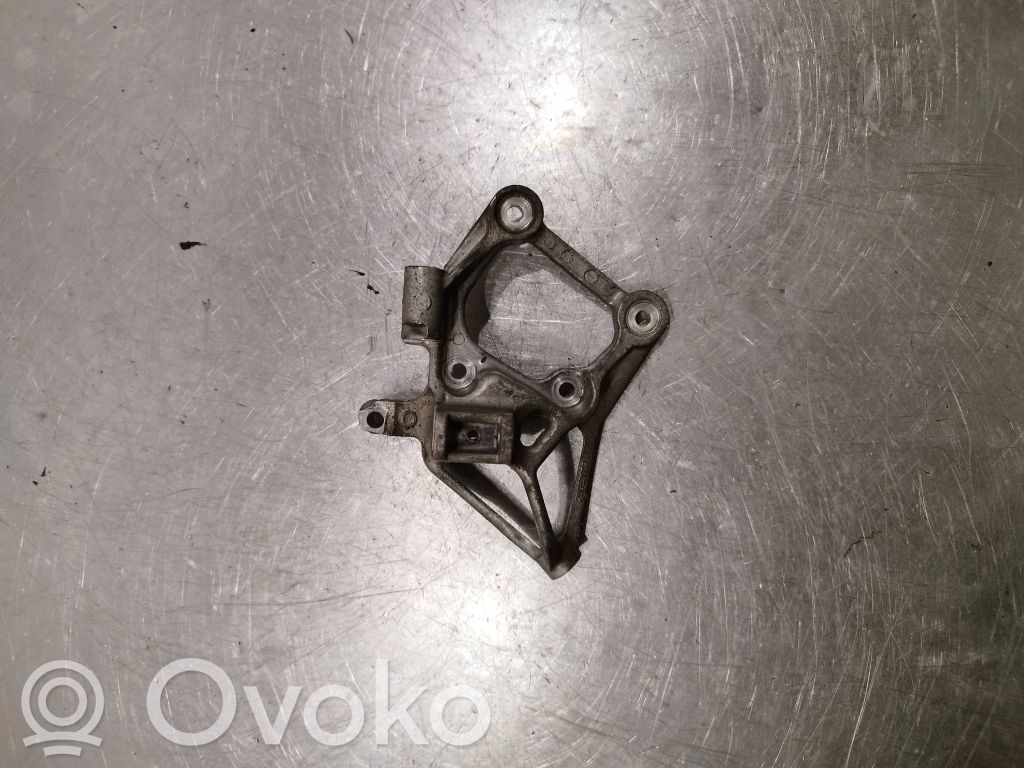 Citroen Berlingo Engine mounting bracket 