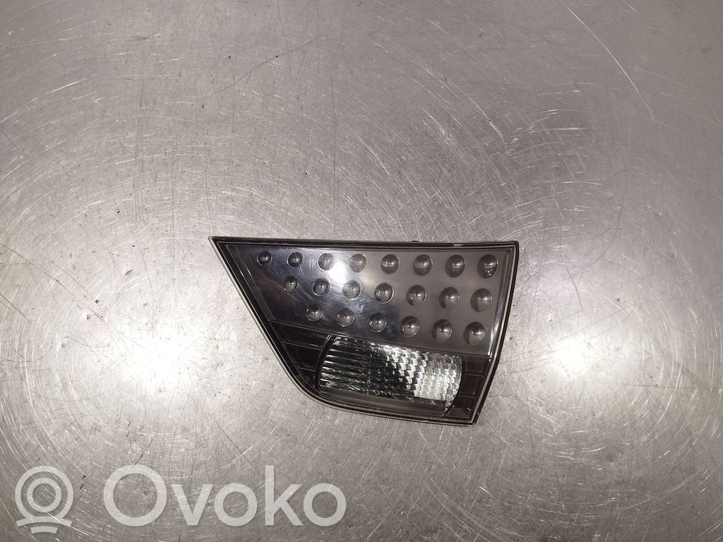 Mitsubishi Outlander Lampy tylnej klapy bagażnika 