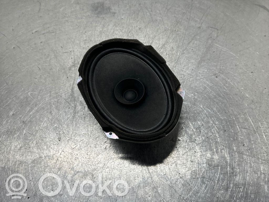 Mazda 5 Garsiakalbis (-iai) priekinėse duryse 