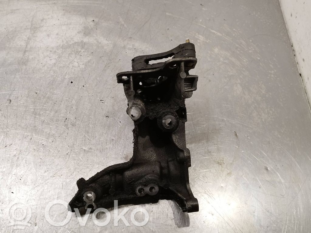 Peugeot 5008 Engine mounting bracket 