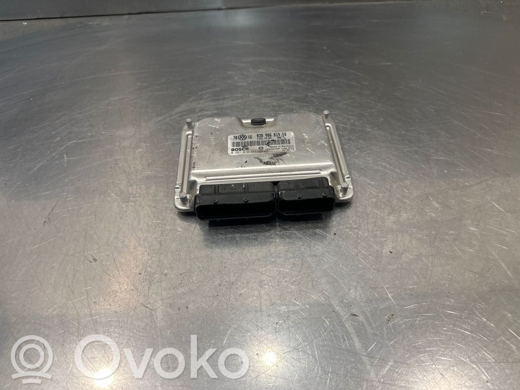 Volkswagen PASSAT B5.5 Engine control unit/module 