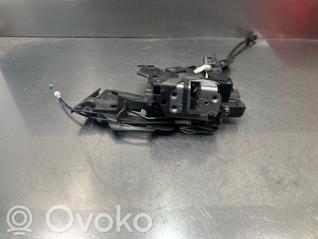 Ford Fiesta Priekšpusē slēdzene 