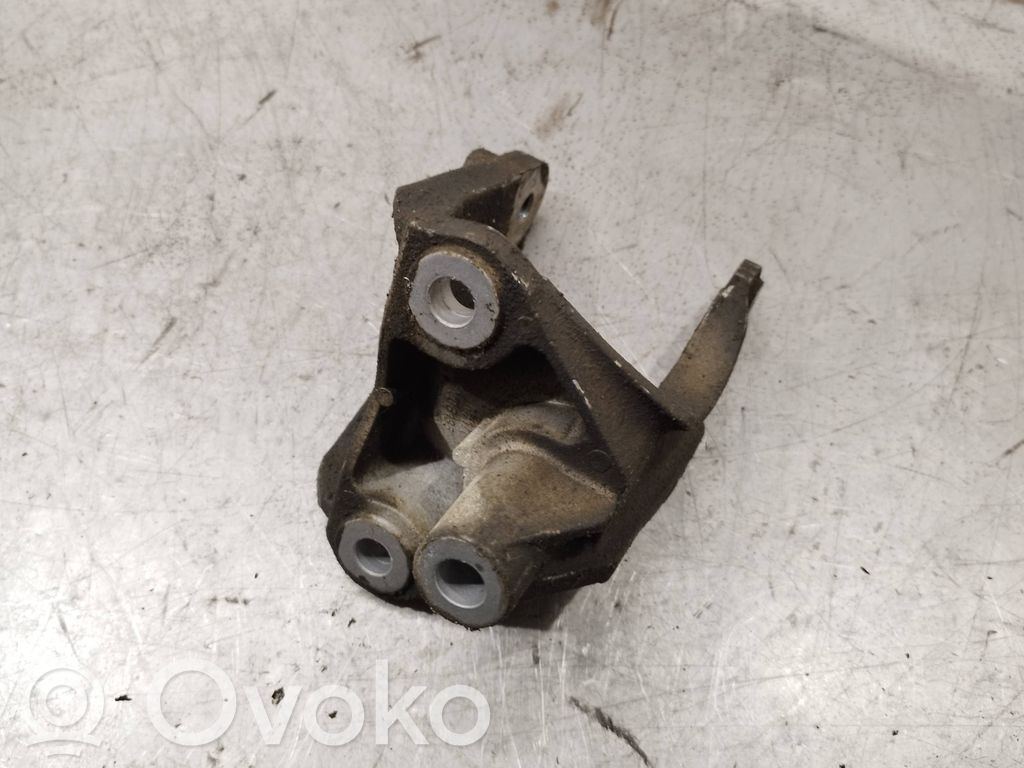 Opel Insignia A Engine mounting bracket 