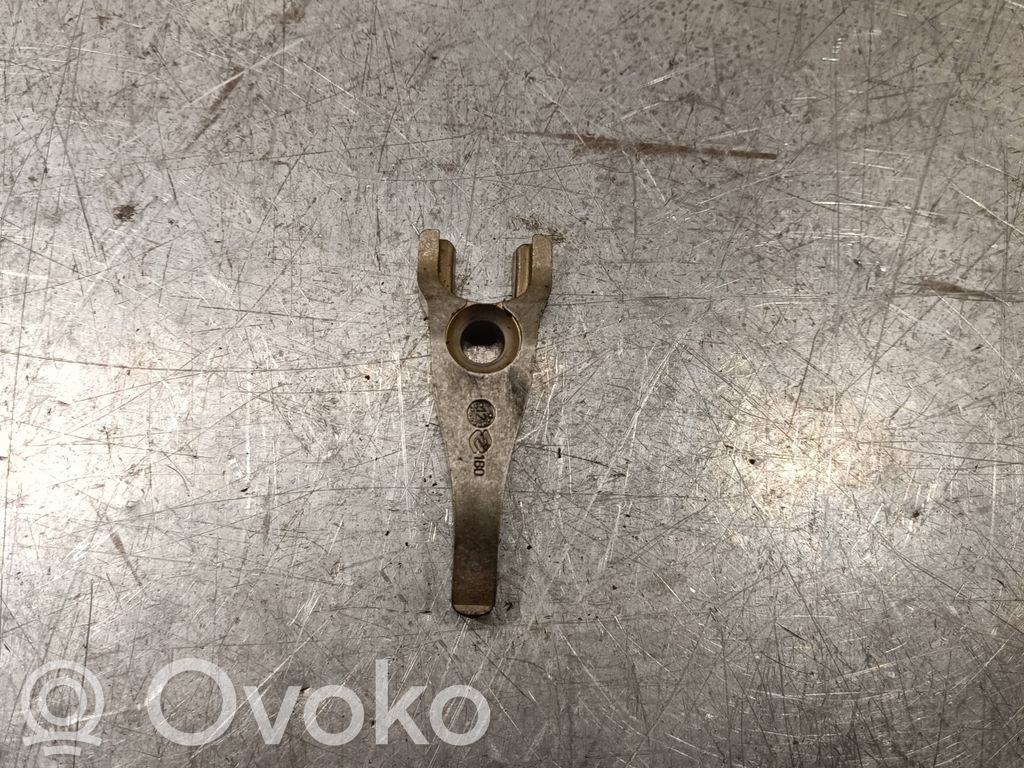 Abrazadera del inyector de combustible