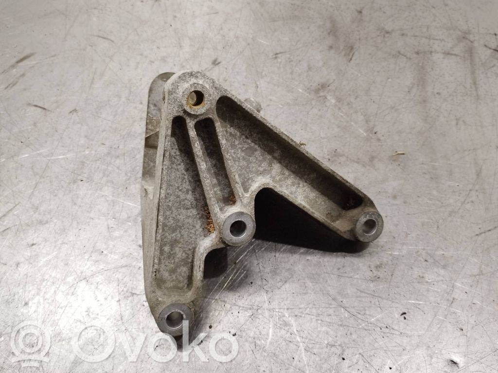 Opel Insignia A Engine mounting bracket 
