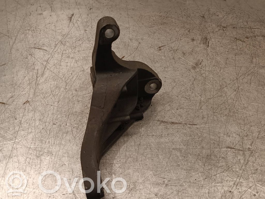 Volvo C30 Gearbox mounting bracket 