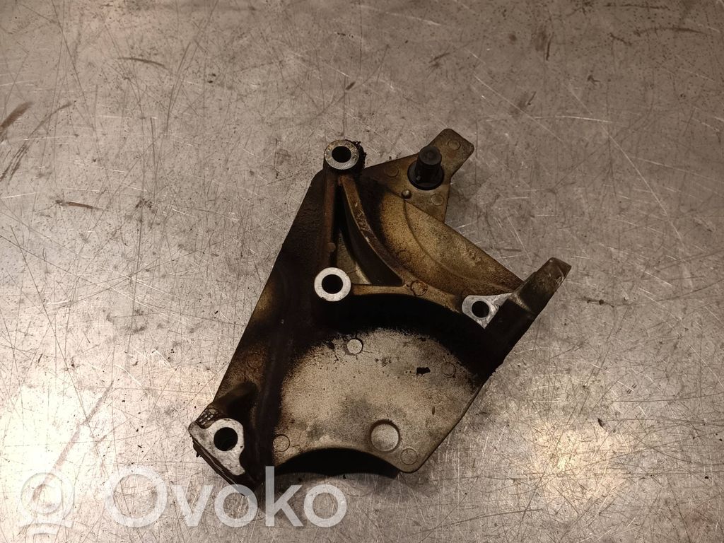 Nissan NV200 Engine mounting bracket 