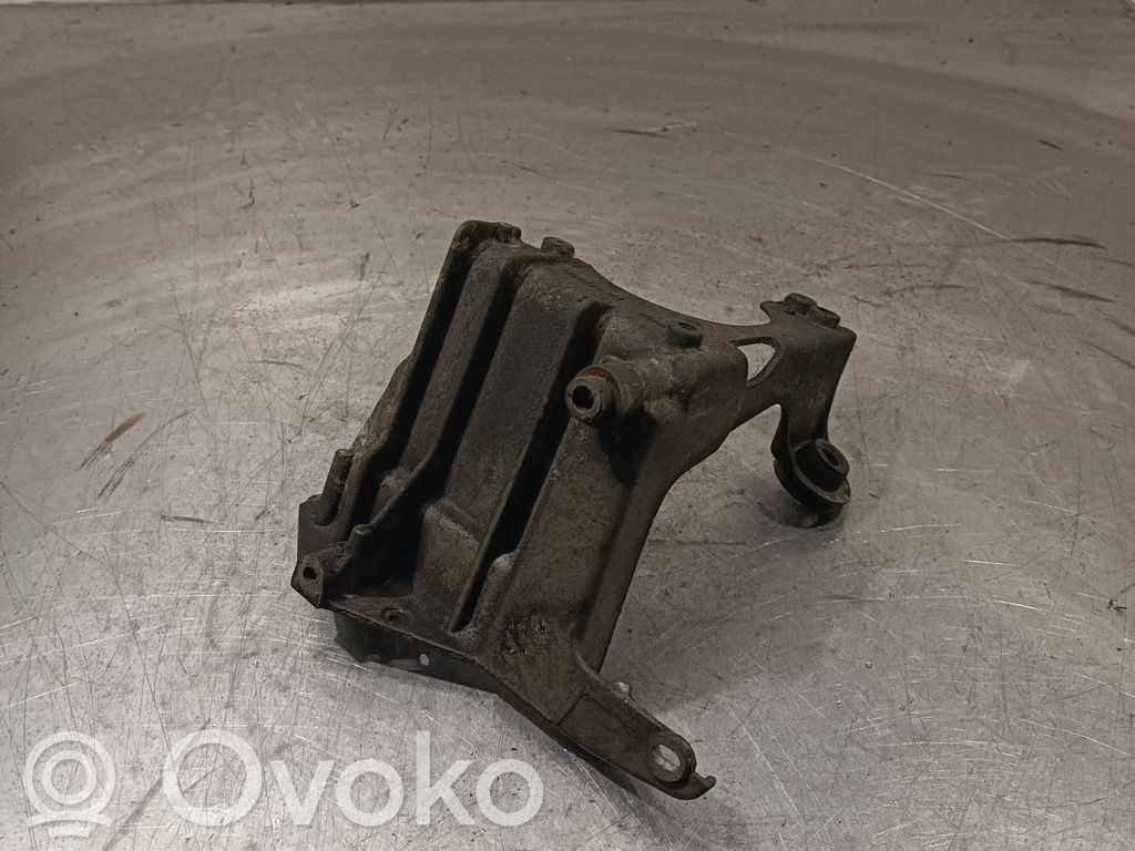 Renault Avantime Engine mounting bracket 