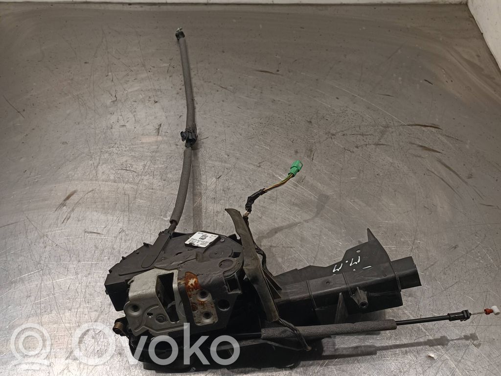 Ford Focus Priekšpusē slēdzene 