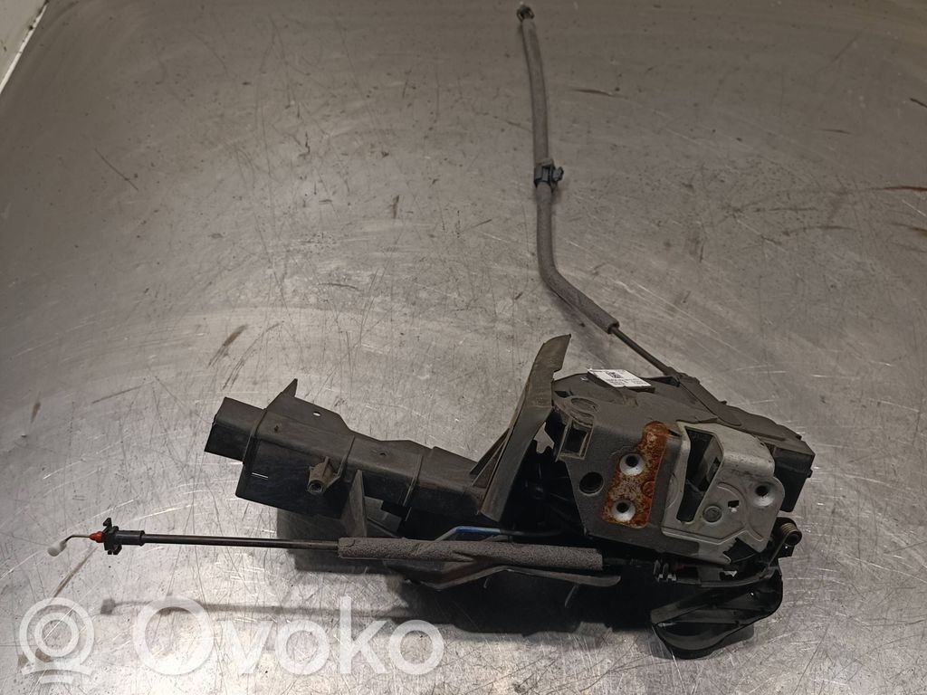 Ford Focus Priekšpusē slēdzene 