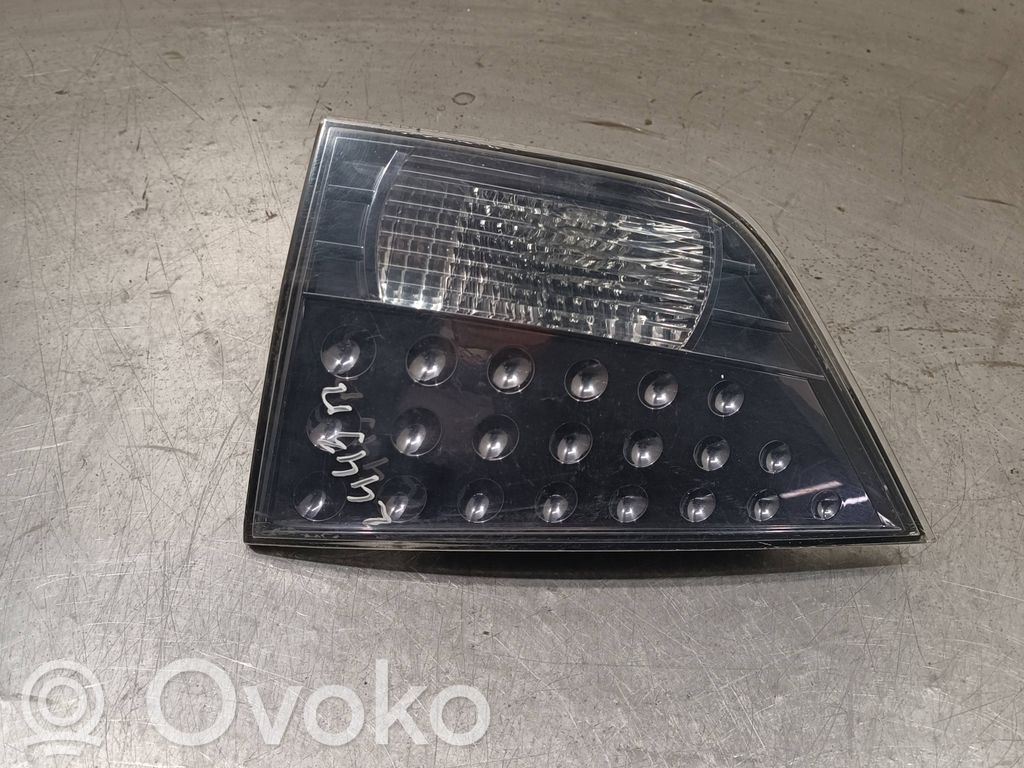 Mitsubishi Outlander Lampy tylnej klapy bagażnika 