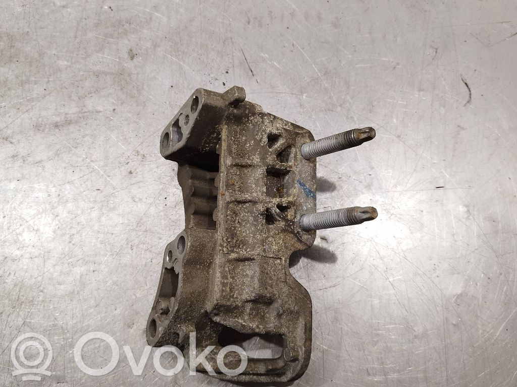 Volvo S40 Engine mounting bracket 