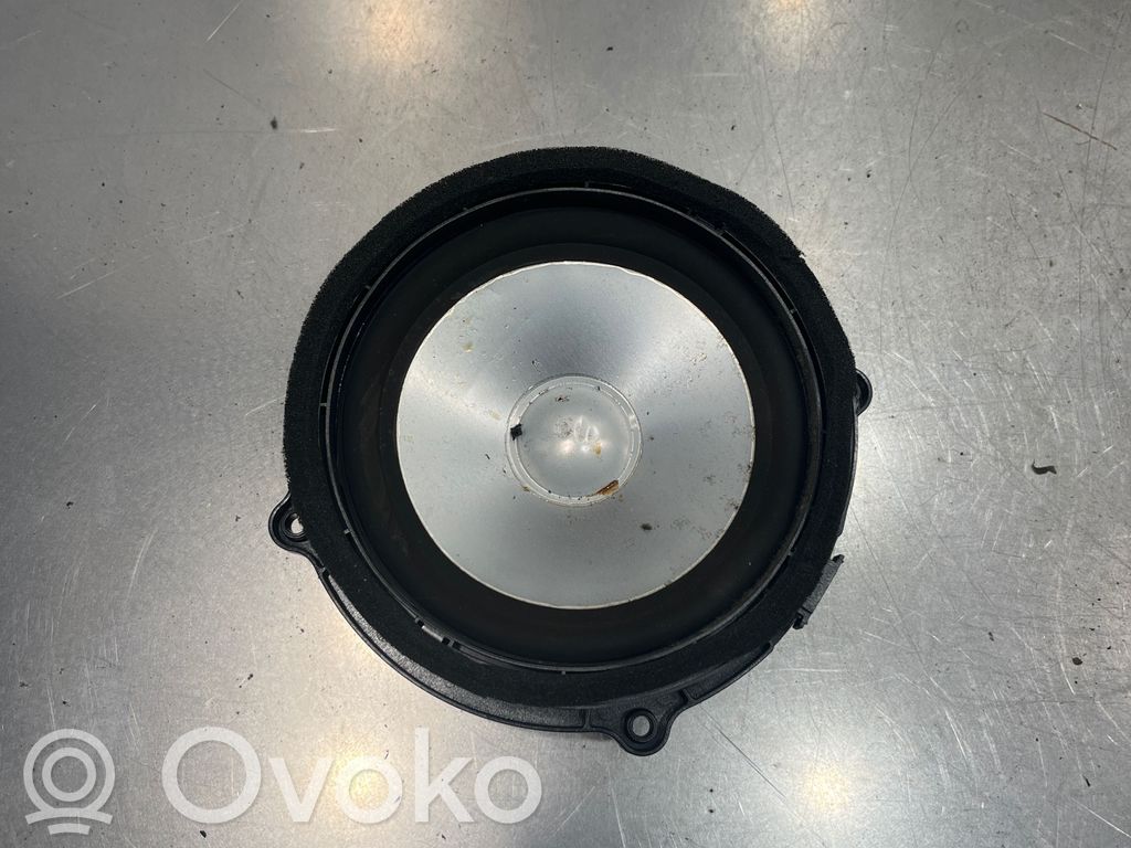 Land Rover Discovery 3 - LR3 Skaļrunis (-i) pakaļējās durvīs 