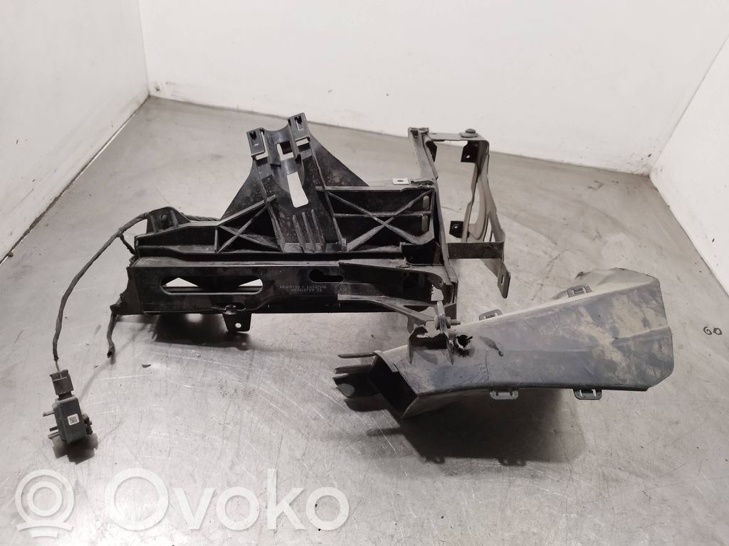 BMW 5 F10 F11 Uchwyt / Mocowanie lampy przedniej 