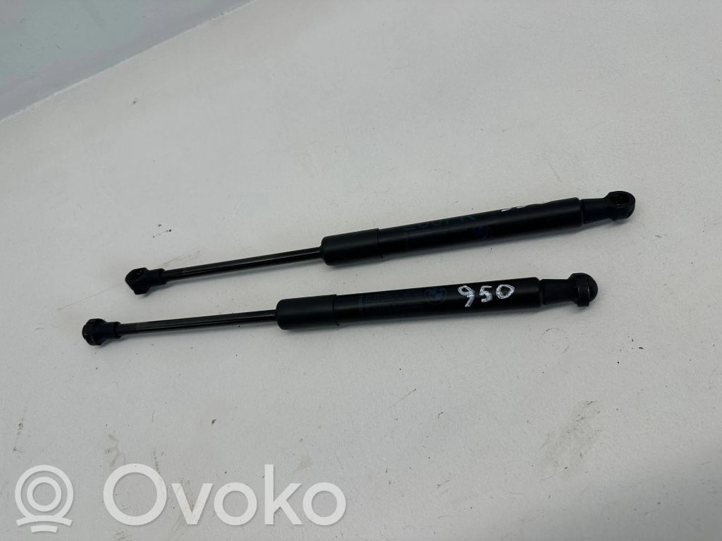 BMW 5 E60 E61 Amortizatorius variklio dangčio 