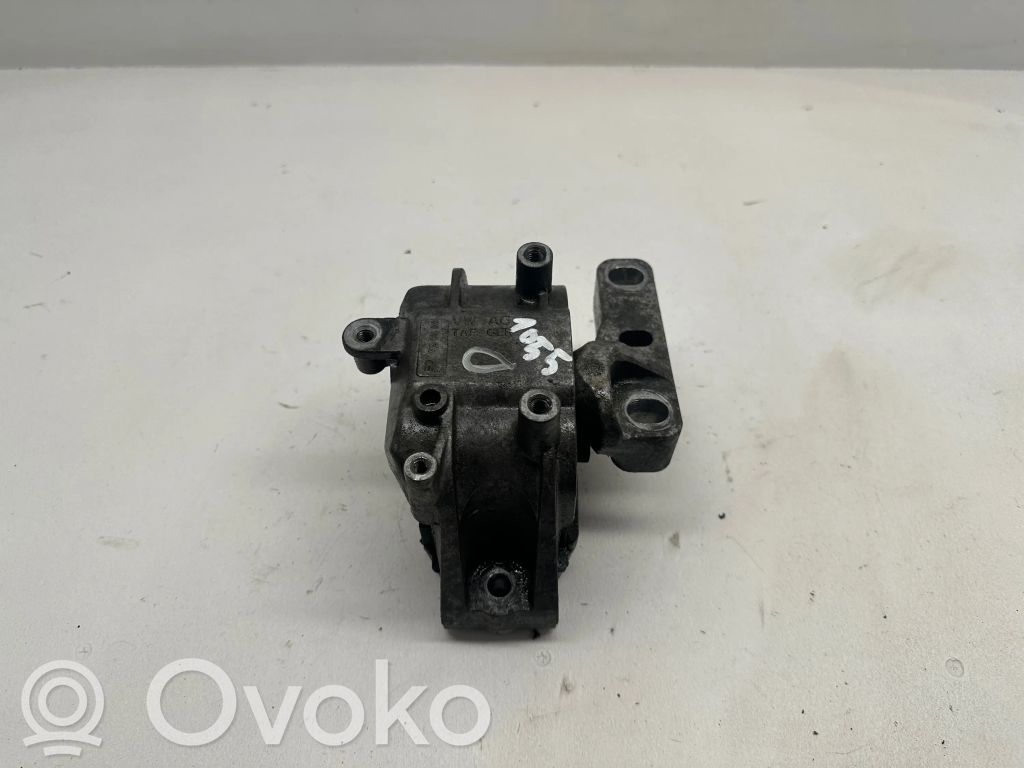 Volkswagen PASSAT B6 Engine mount bracket 