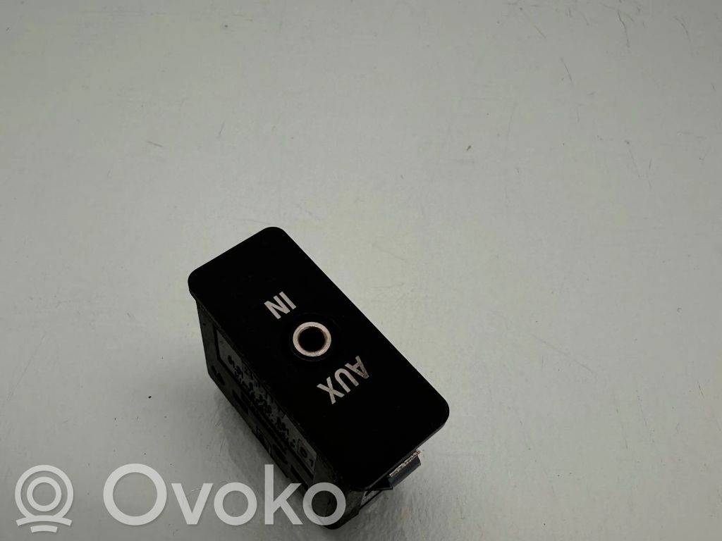 BMW 1 E81 E87 AUX in-socket connector 