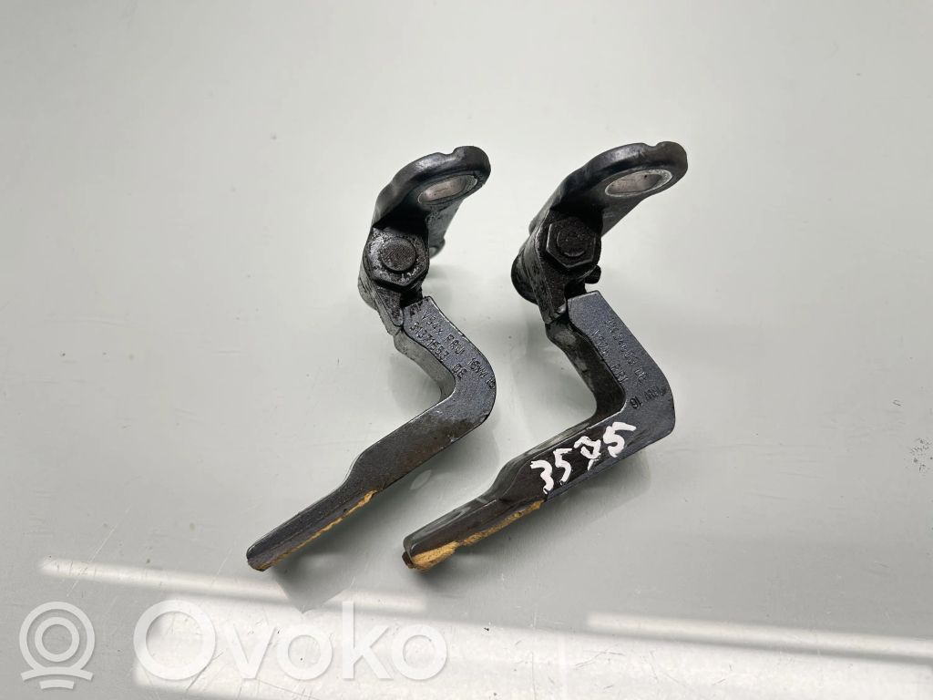 Volvo XC60 Front door upper hinge 