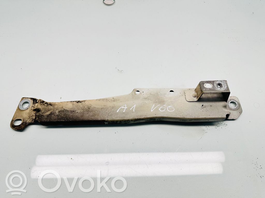 Volvo V60 Uchwyt / Mocowanie błotnika przedniego 