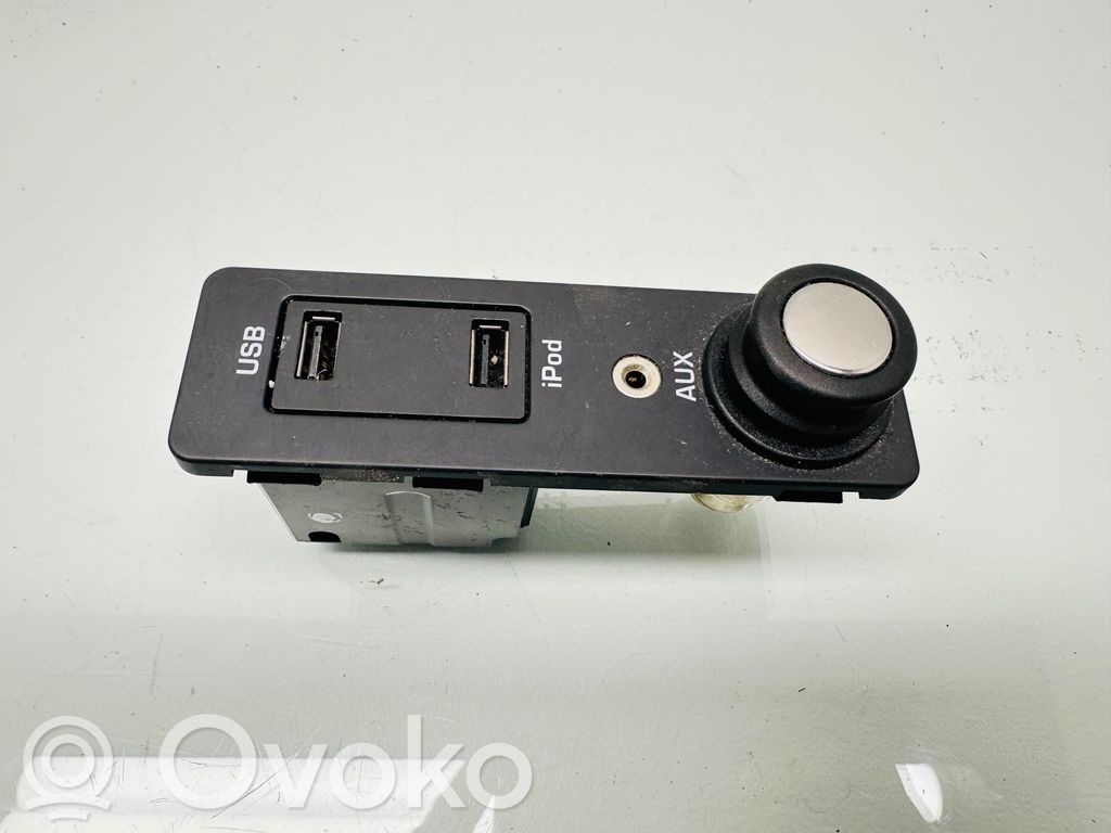 Jaguar XF X250 AUX in-socket connector 