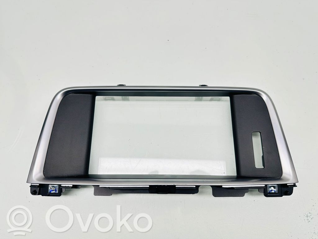 KIA Optima Radio/GPS head unit trim 