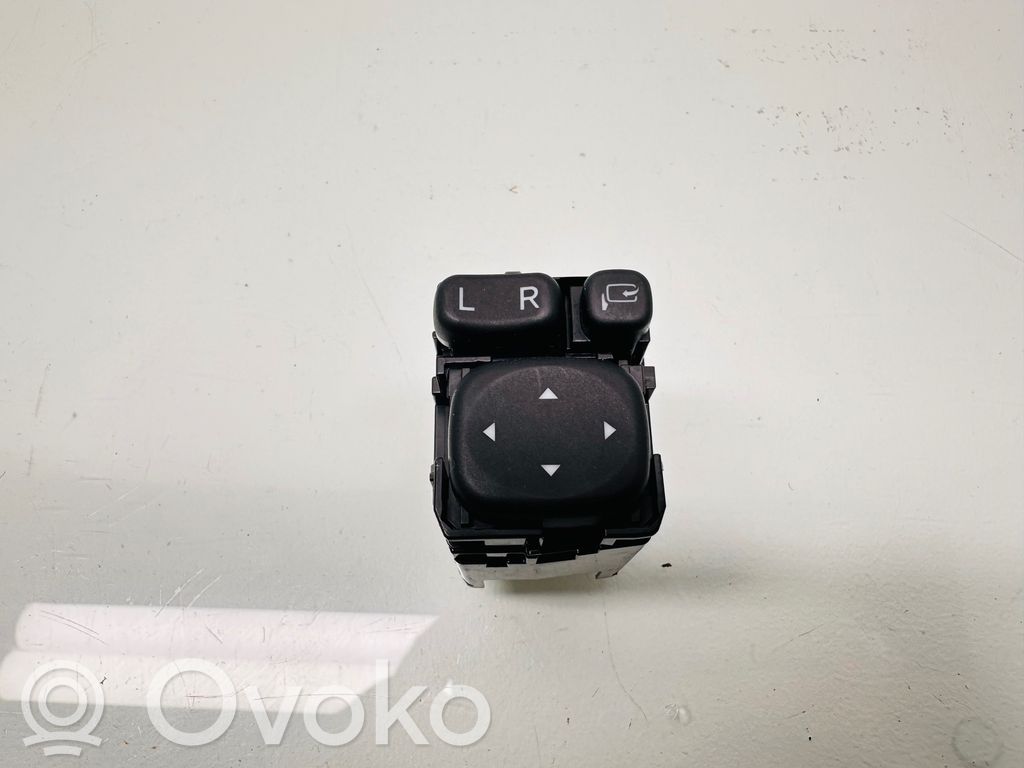 Toyota Auris E180 Wing mirror switch 