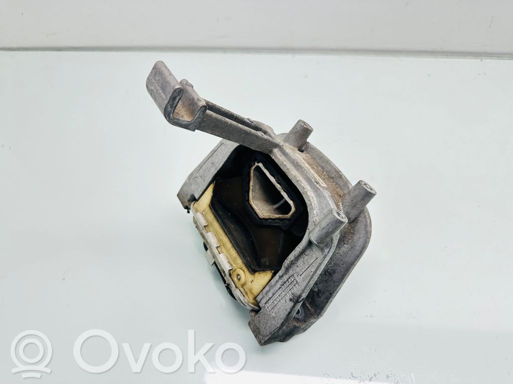 Volkswagen Touran III Engine mount bracket 